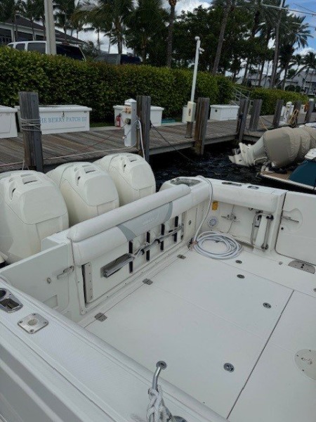 
								USA 2013 Boston Whaler 370 Outrage USD full									