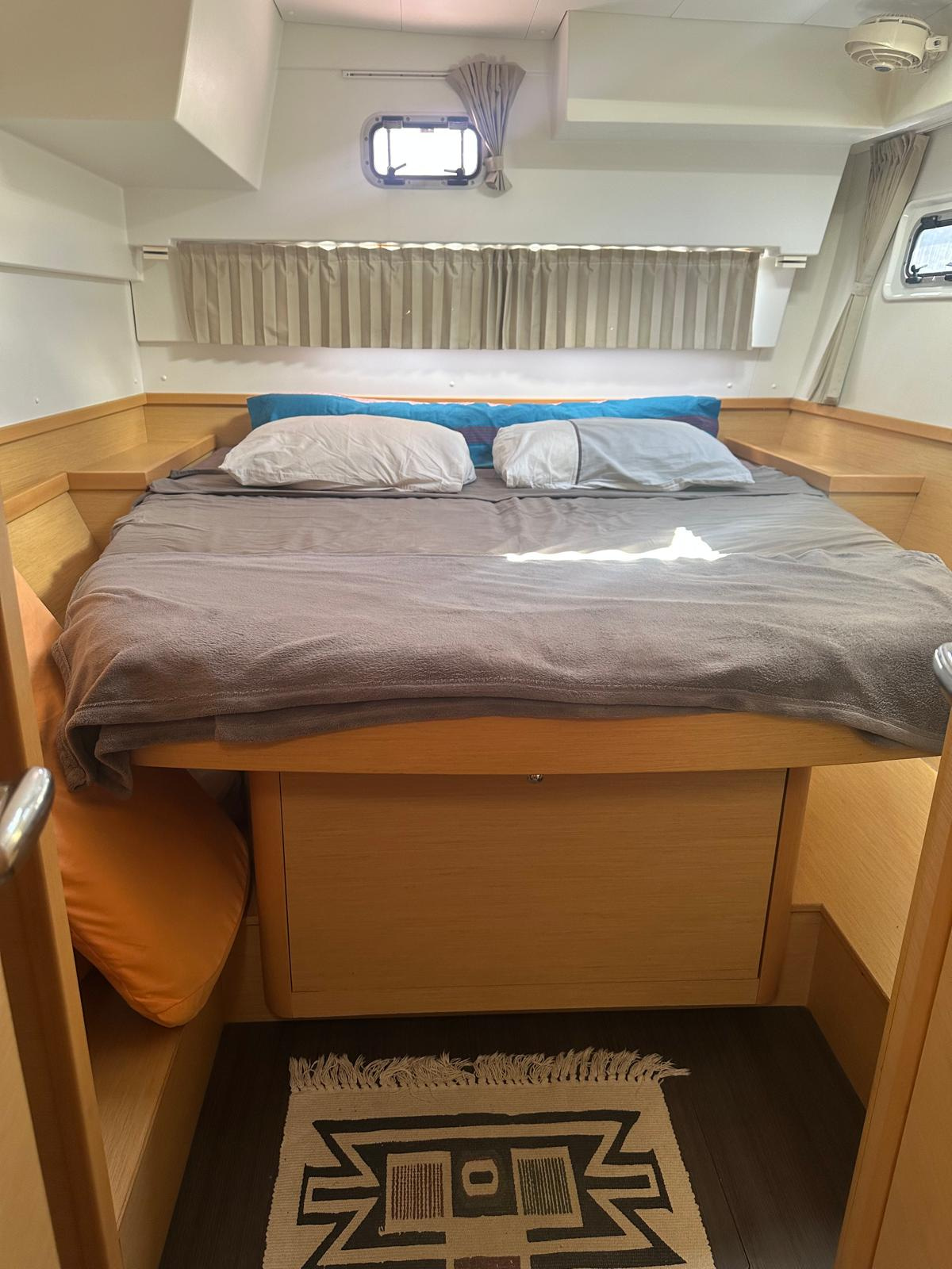 
								Lagoon 42 2027 full									