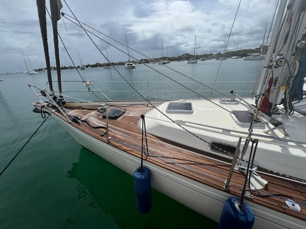 1998 Fantasi 44 USD 199000 Grenada Grenada