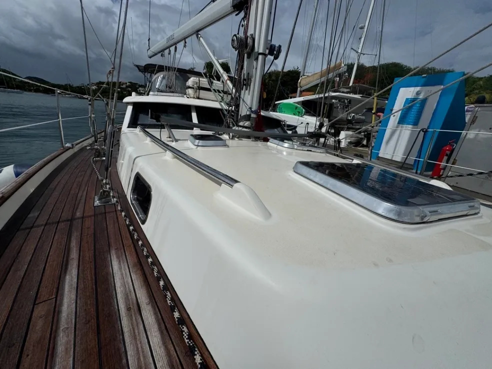 
								1998 Fantasi 44 USD 199000 Grenada Grenada full									