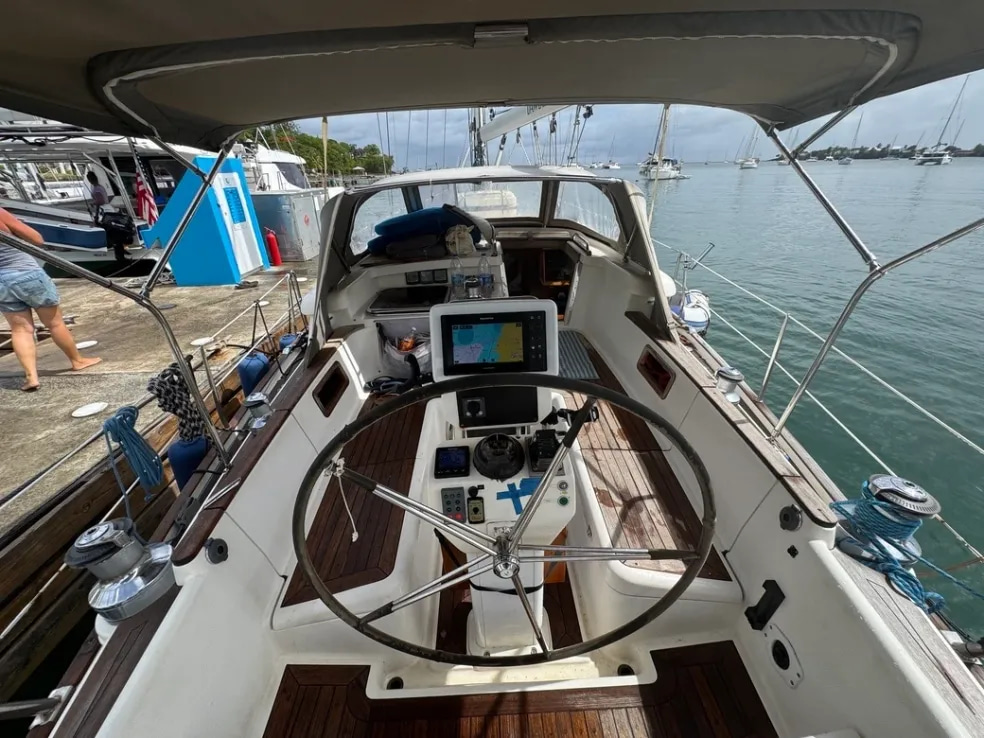 
								1998 Fantasi 44 USD 199000 Grenada Grenada full									