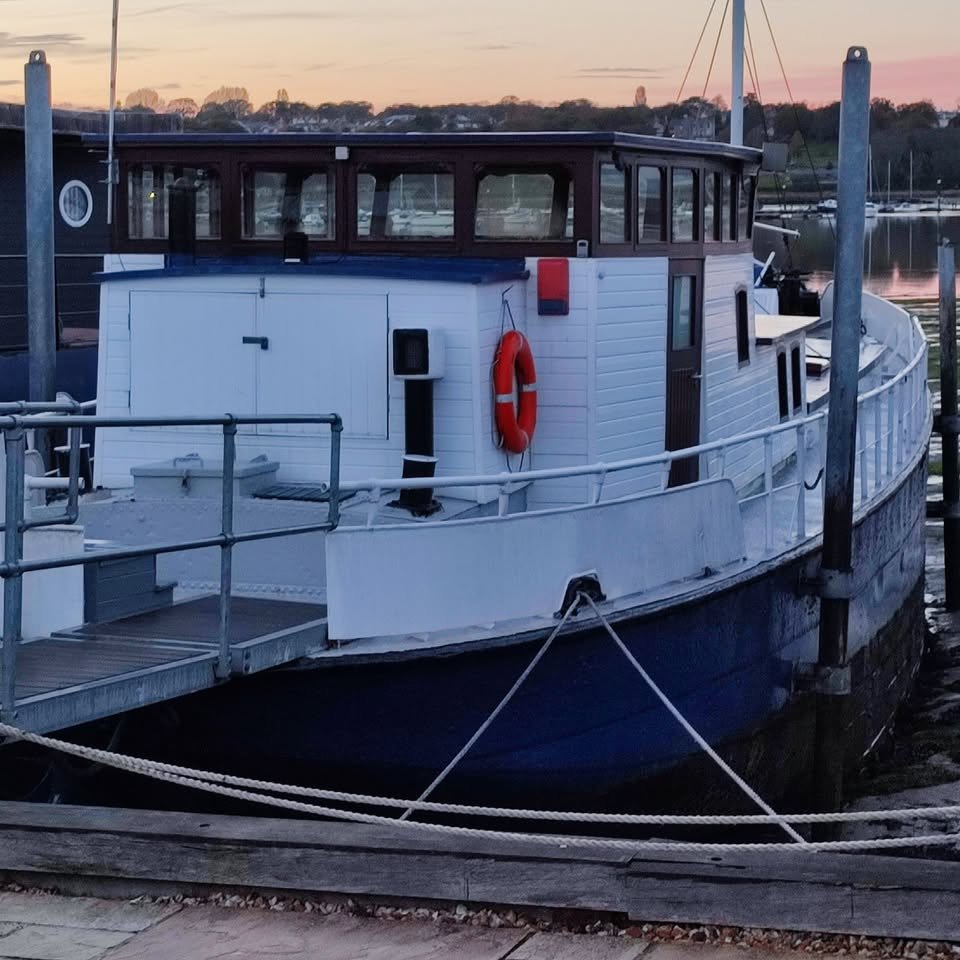 1912 88.6 foot London and Rochester Trading Barge Company Houseboat Barge conversion GBP 399995