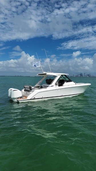 2021 foot Tiara 34 LS usd 376900
