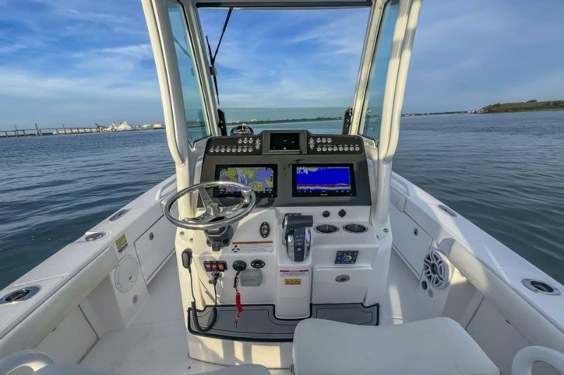 2023 foot Everglades 253 usd 170000