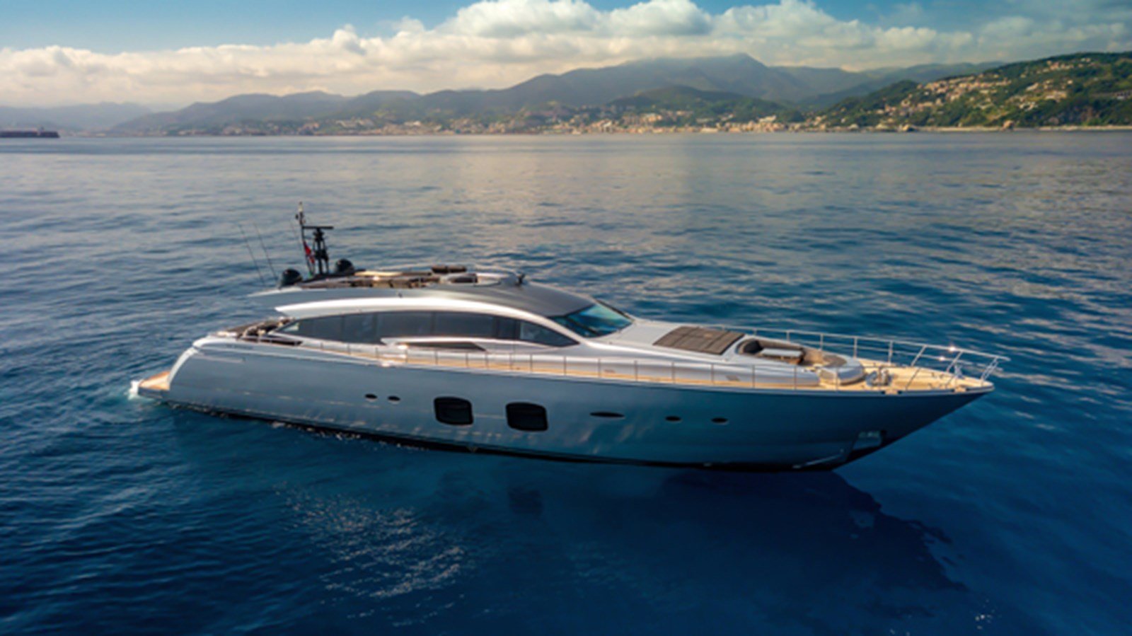 2015 109 foot Pershing 108 EUR 7050000