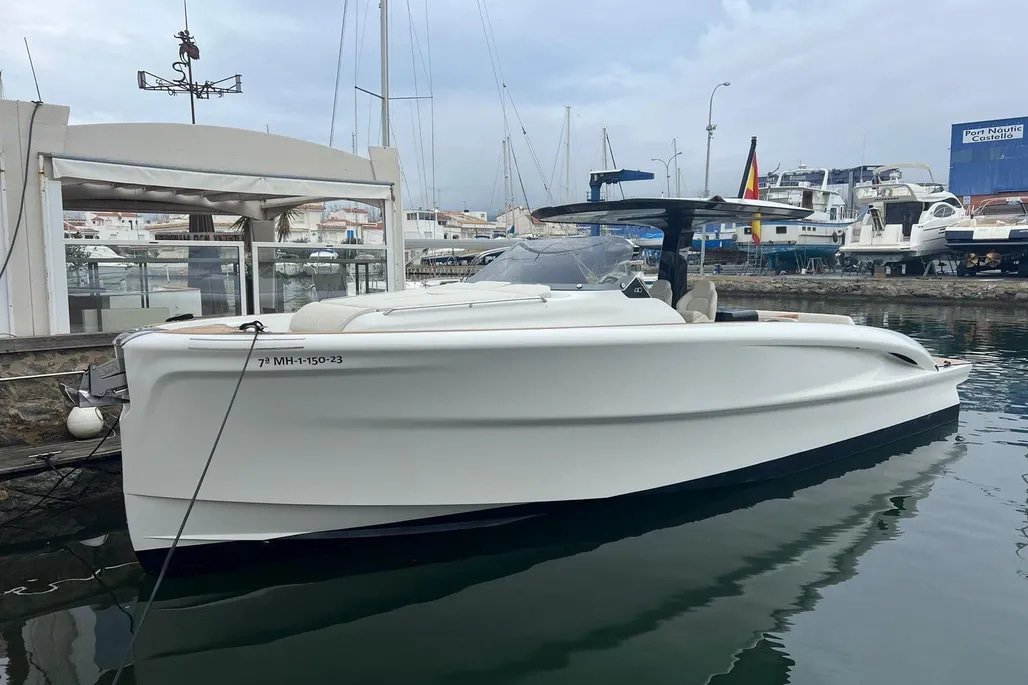 2023 39.3 foot Solaris Power 40 Open EUR 690000